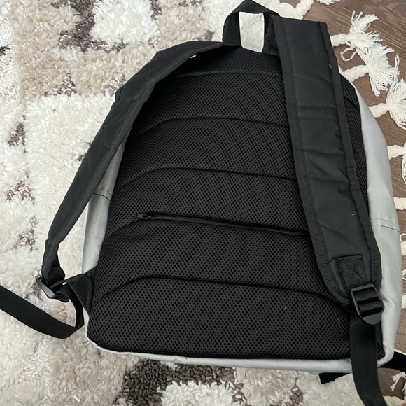 Byte Backpack - Picture 9 of 9